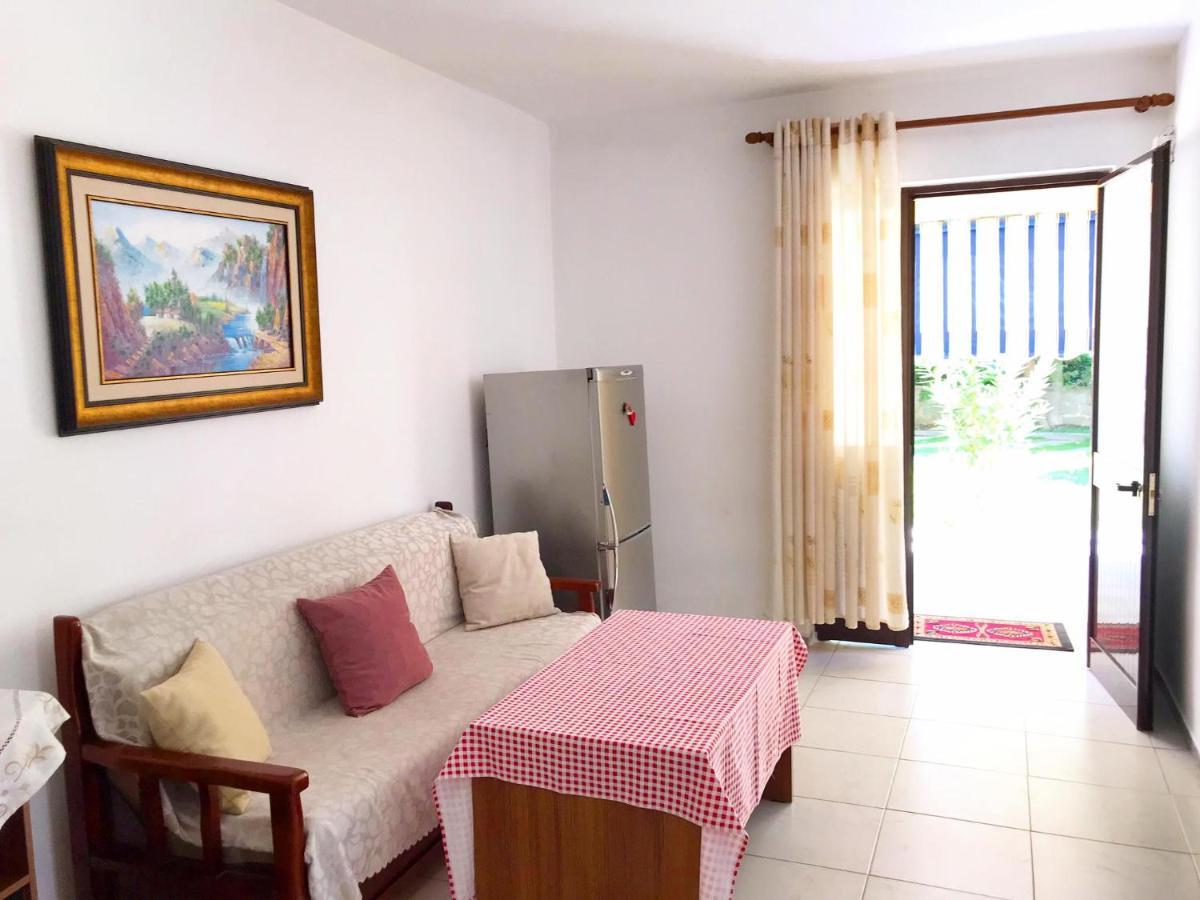 Vila Aliaj Luxury Apartment With 2 Rooms With Private Wonderful Terrace Durres Exterior photo