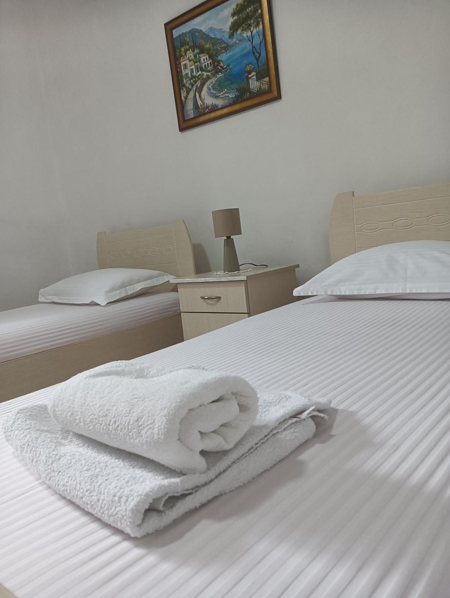Vila Aliaj Luxury Apartment With 2 Rooms With Private Wonderful Terrace Durres Exterior photo