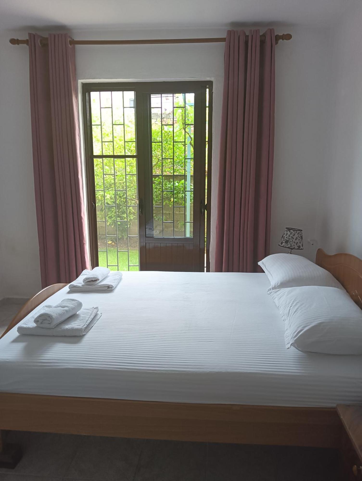 Vila Aliaj Luxury Apartment With 2 Rooms With Private Wonderful Terrace Durres Exterior photo